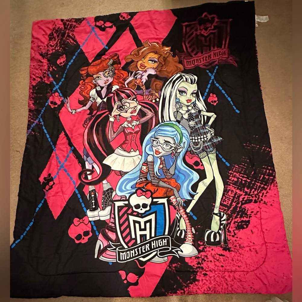 Girls Room Mattel Monster High Reversible Twin Full Comforter 72” X 86”